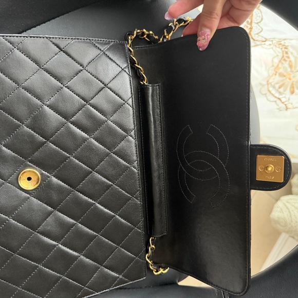 Vintage Chanel single flap bag medium (authentic) - Picture 4 of 9